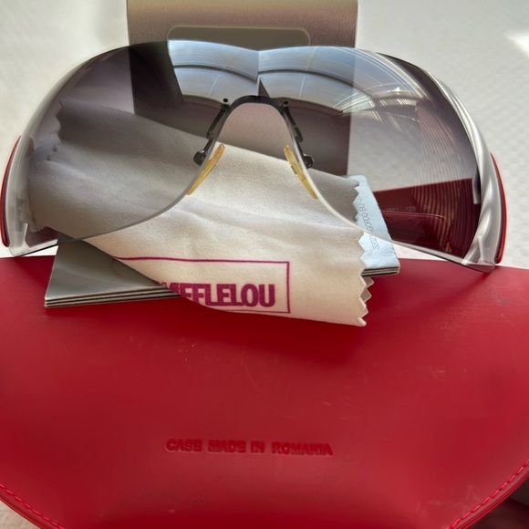 🔥Prada Sunglasses ( Large Size) - Picture 6 of 17